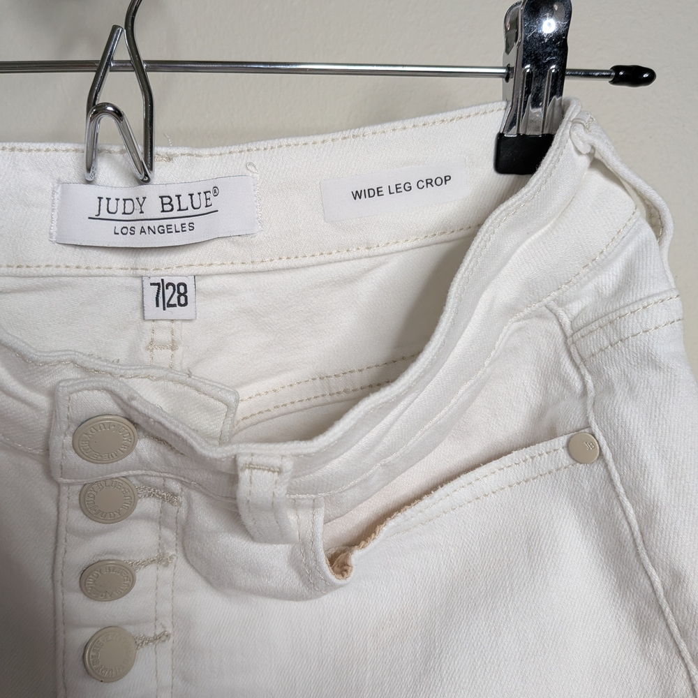 Judy Blue White Cropped Jeans - Picture 4 of 5